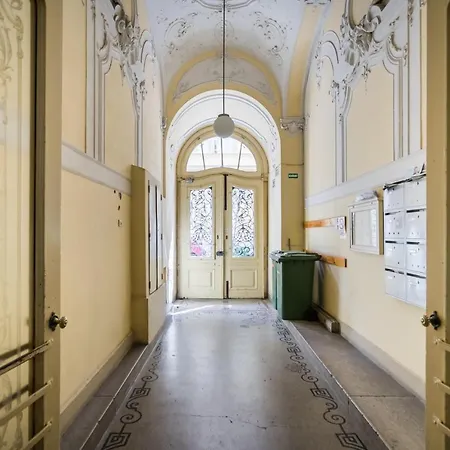 Basilica View Imperial -sas Street -need Reservation For Free Parking *