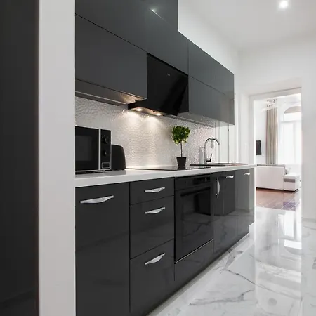 Basilica View Imperial -sas Street -need Reservation For Free Parking Apartament