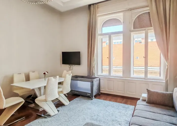 Basilica View Imperial -sas Street -need Reservation For Free Parking Lägenhet Budapest
