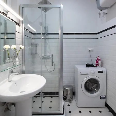 Amora Homes Basilica View Imperial -sas Street -need Reservation For Free Parking Budapest