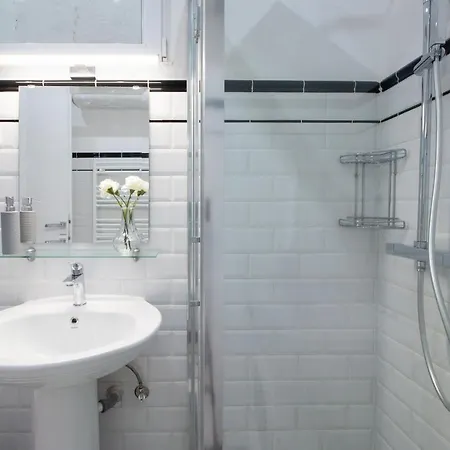 Amora Homes Basilica View Imperial -sas Street -need Reservation For Free Parking * Budapest
