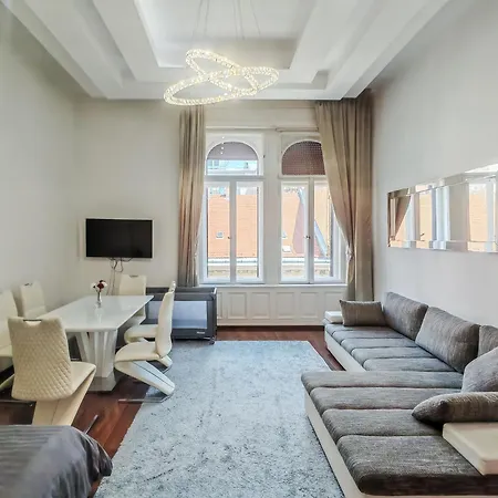 Amora Homes Basilica View Imperial -sas Street -need Reservation For Free Parking *