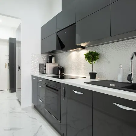Amora Homes Basilica View Imperial -sas Street -need Reservation For Free Parking * 부다페스트
